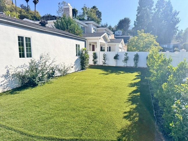 Foto del edificio - 11836 Laurelwood Dr