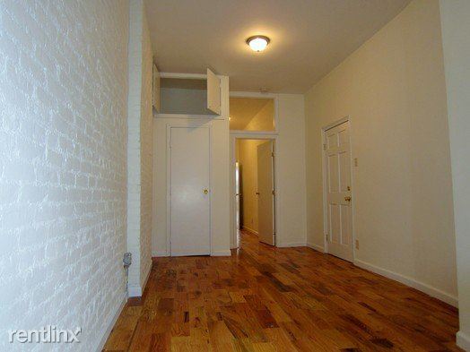 Building Photo - 451 Seneca Ave