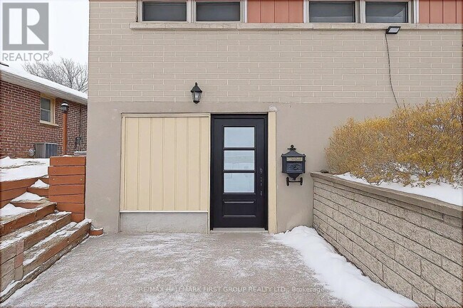 Photo du bâtiment - 714 Tennyson Ave