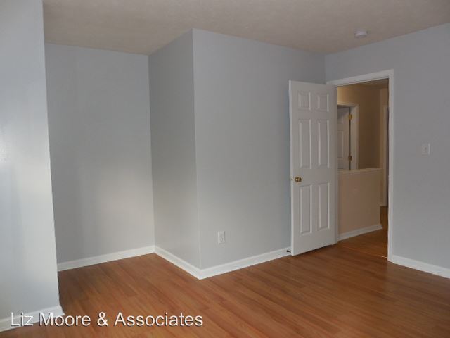 Building Photo - 742 Kings Ridge Dr