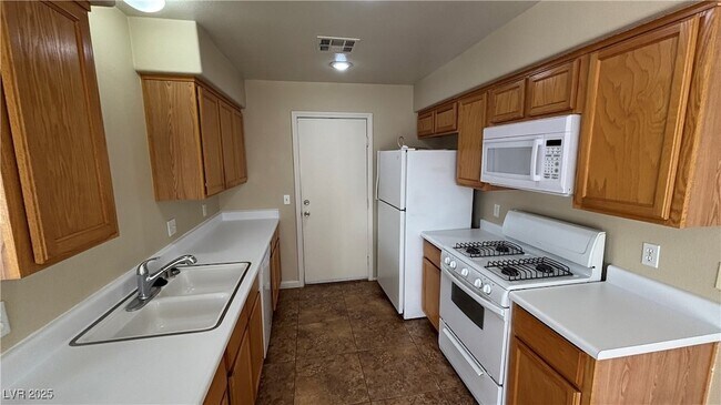 Building Photo - 709 Spotted Eagle St