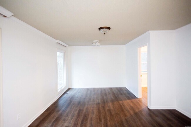 Building Photo - 1506 Alberta Dr