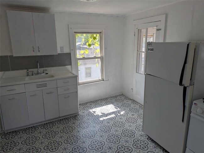 Building Photo - 23 Rutherford St