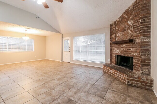 Foto del edificio - 3435 Cheaney Dr