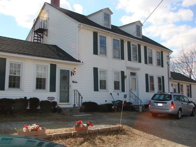 Building Photo - 600 Ten Rod Rd