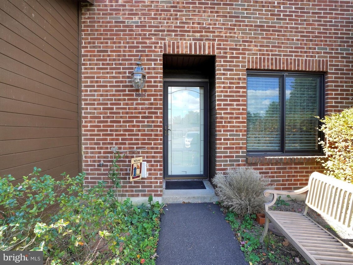 Foto principal - 1803 Village Rd