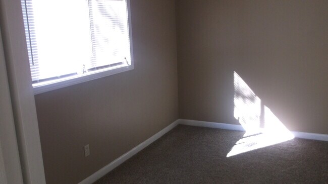 Foto del edificio - 673 W Raines Rd