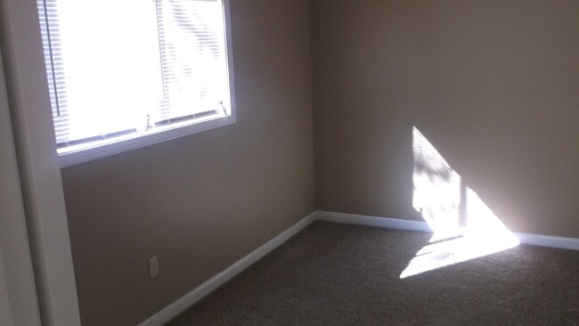 Photo - 673 W Raines Rd House