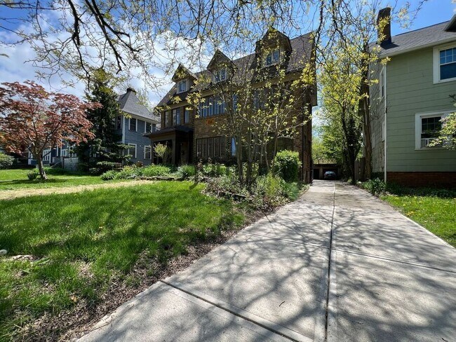 Foto del edificio - 3232 Clarendon Rd