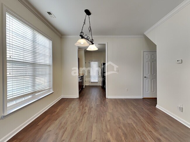 Foto del edificio - 641 Woodson Dr