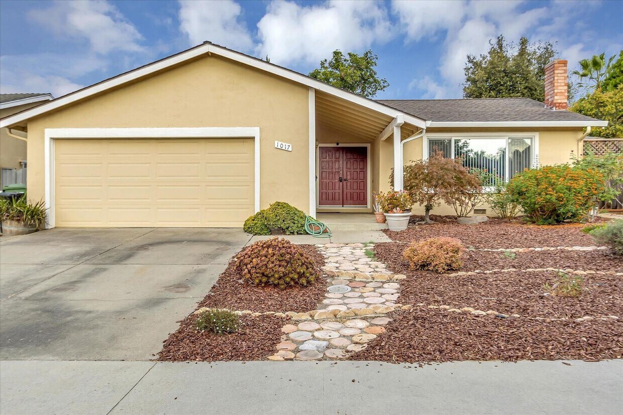 Foto principal - 3 br, 2 bath House - 1017 Belford Drive