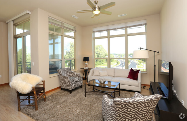 2BR, 2BA - C - Parmenter Circle II