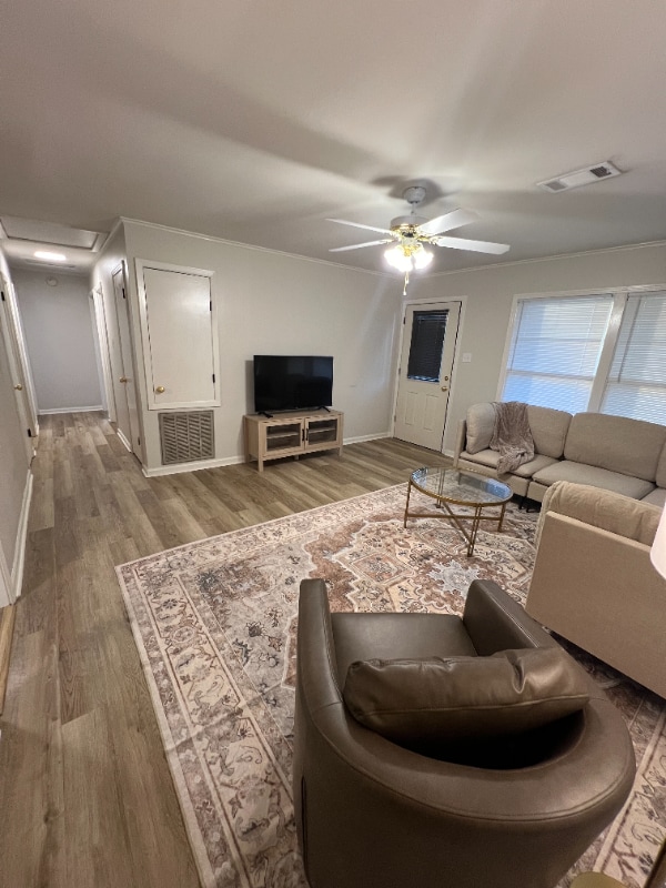 Foto del edificio - 120 Neal Ave