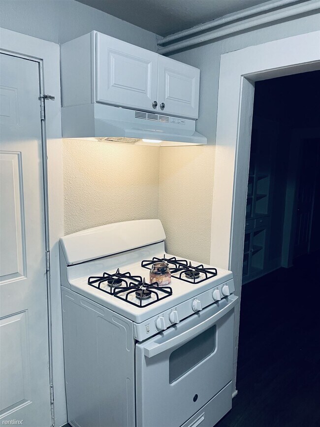 Foto del edificio - 2 br, 1 bath 4plex - 317 Cincinnati Avenue 3