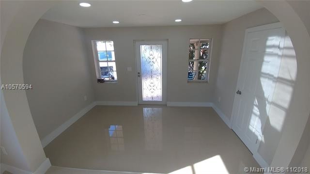Foto del edificio - 684 SE 6th Pl