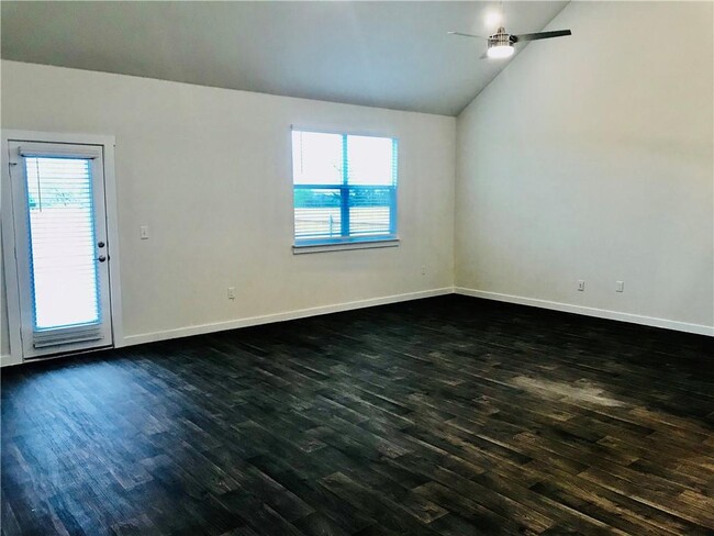 Foto del edificio - 14301 Macquarie Dr