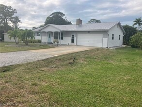 Building Photo - 893 E Valley Dr