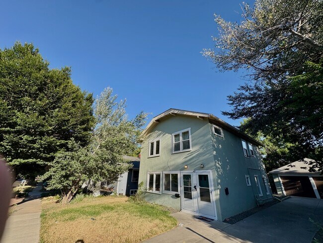 Building Photo - 411 E Plum St