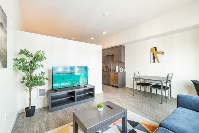 Foto del edificio - 16450 Redmond Wy