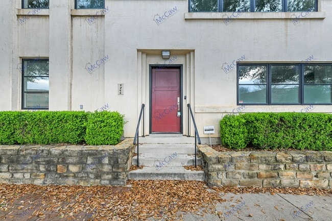 Building Photo - Spacious Luxury 3-bed 3.5-bath Townhome in...