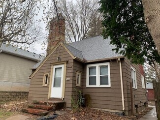 Building Photo - 1130 6th St E