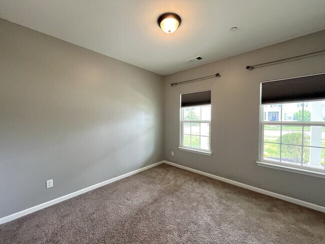 Foto del edificio - SPACIOUS FRANKLIN HOME WITH UPGRADES