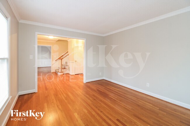 Building Photo - 4004 Deerfield St