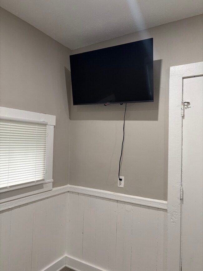 Foto del edificio - 1445 E 112th St