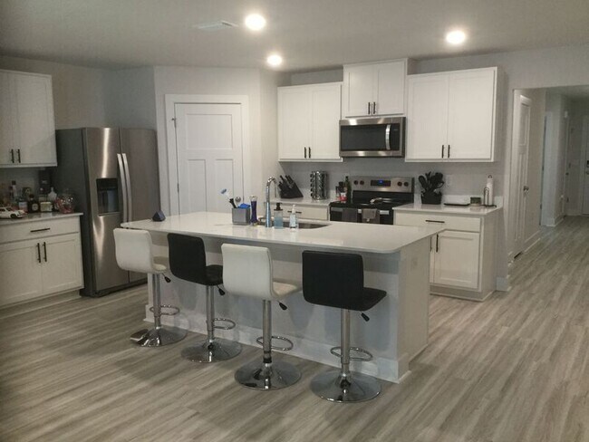 Foto del edificio - 8366 Burch Ct