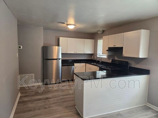 Building Photo - 3630 Columbine Dr