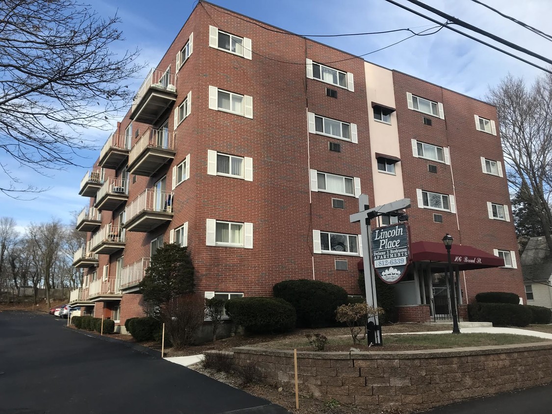 Primary Photo - 106 Broad St