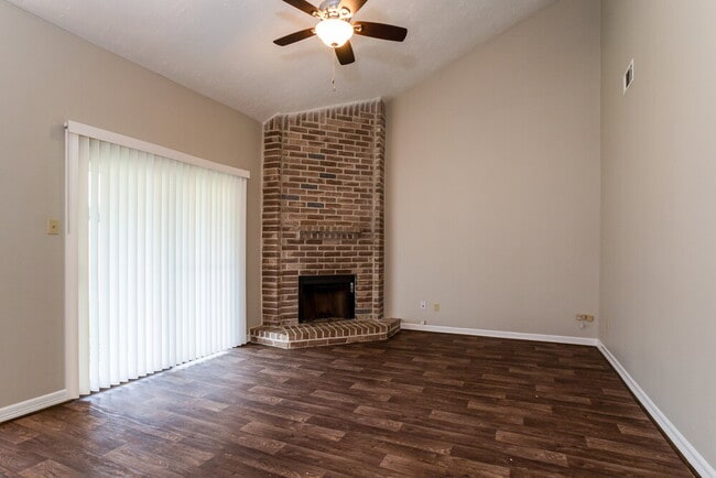 Foto del edificio - 15238 Bedford Glen Dr