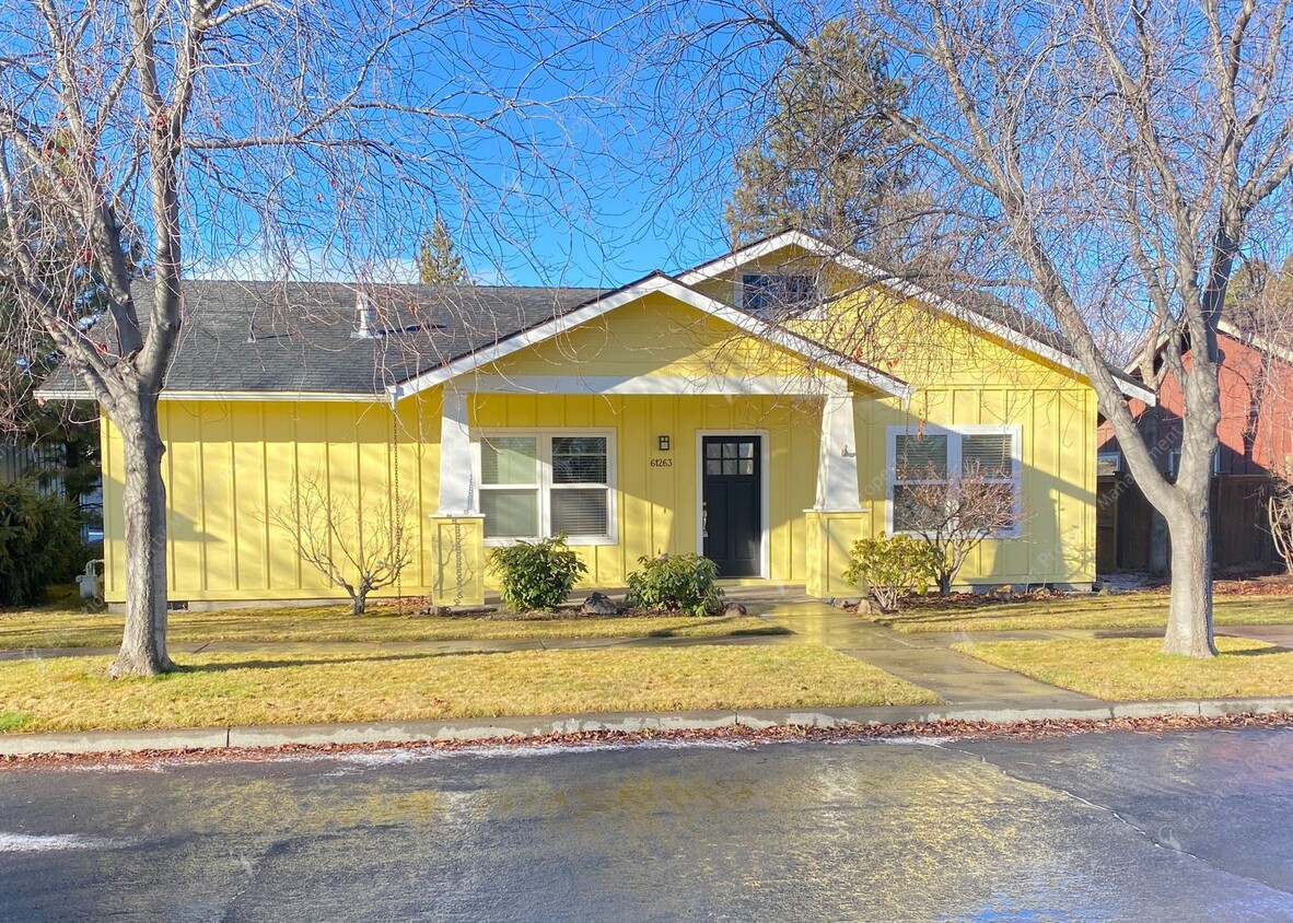 Primary Photo - Single-level 3 BR-2BA + Den Home in SE Bend