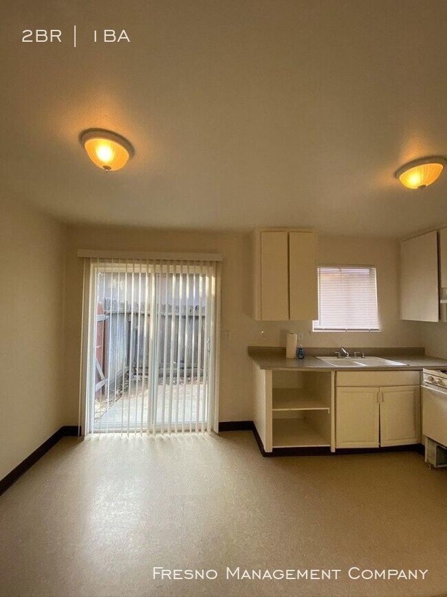 Building Photo - Cozy 2 Bedroom Duplex! Belmont & Fresno St!