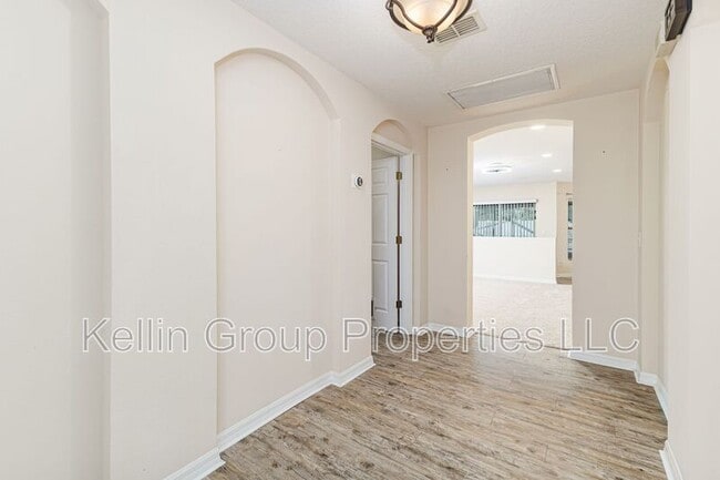 Foto del edificio - 7233 Wakeview Dr