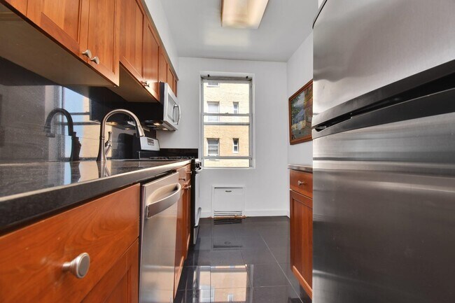 Foto del edificio - 8500 Boulevard E