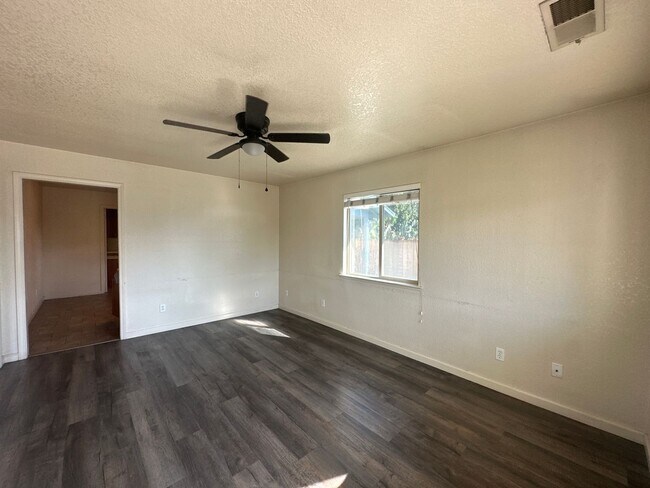 Building Photo - 125 Third St