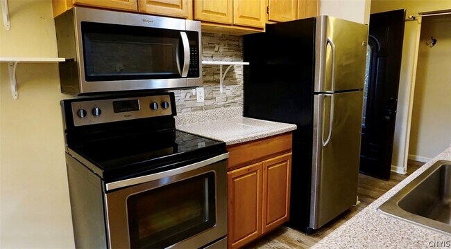 Foto del edificio - 555 Village Blvd N