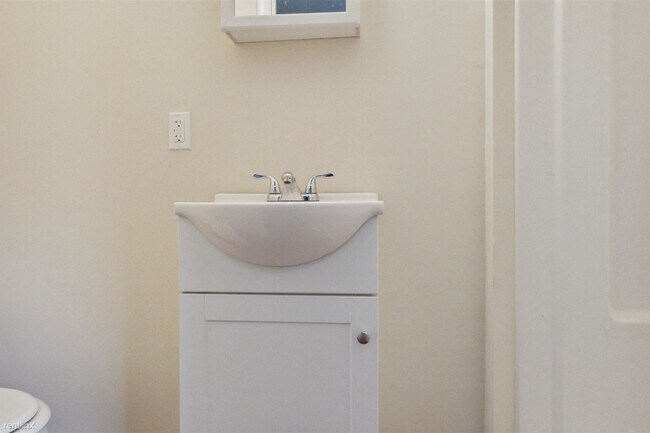 Foto del edificio - 4 br, 4 bath 4plex - 1700 CECIL B MOORE AV...