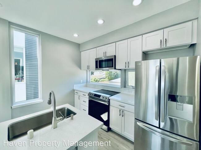 Building Photo - 2 br, 2.5 bath House - 9220 35th Ave SW  -...