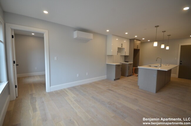Building Photo - 408 Market St