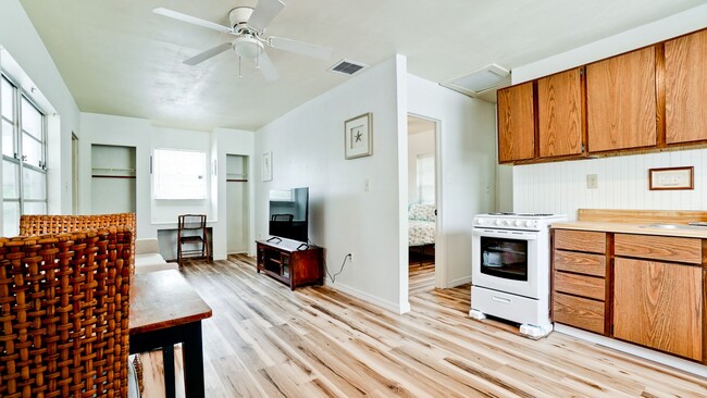 Building Photo - 5106 8th Avenue Dr W