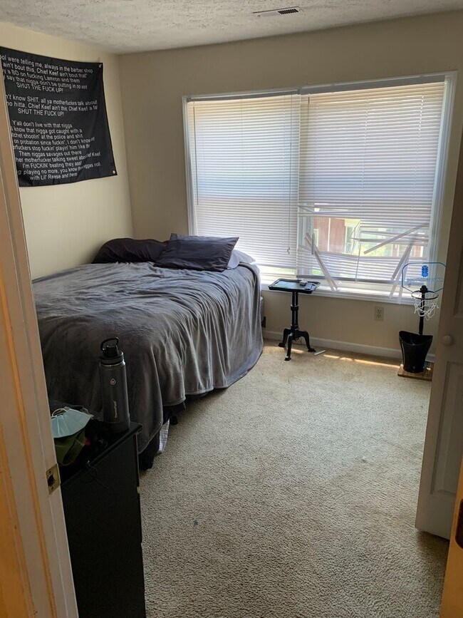 Foto del edificio - 203 E 10th St