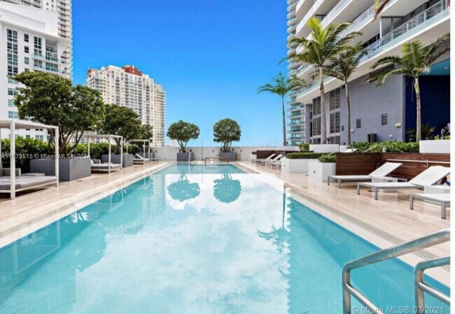 Building Photo - 1300 Brickell Bay Dr