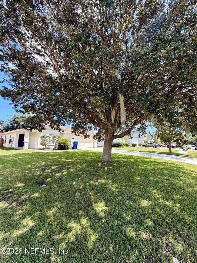 Building Photo - 230 Cezanne Cir