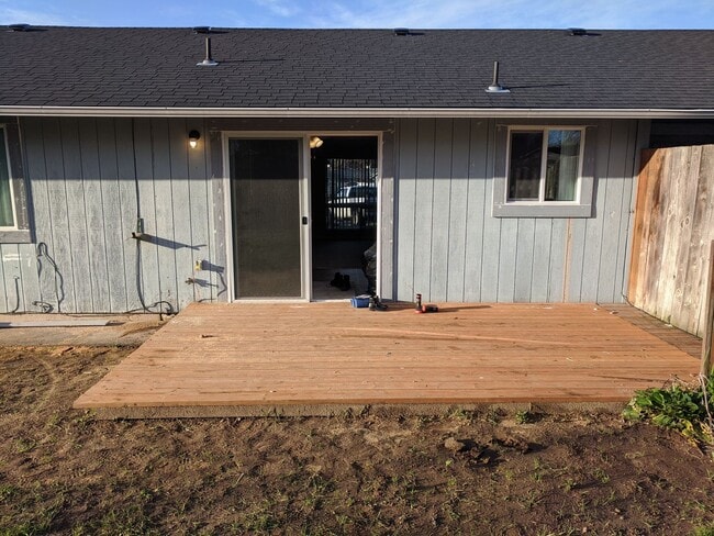 Building Photo - OR2440