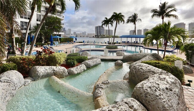 Foto del edificio - 3530 Mystic Pointe Dr