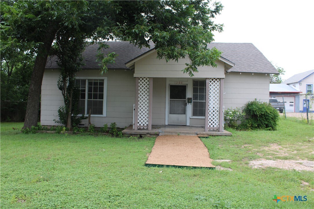 Primary Photo - 1306 S 45th St