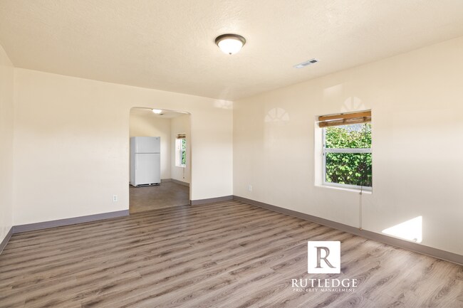 Foto del edificio - 3 Bedroom House in Central Point!