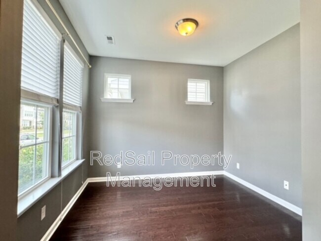 Foto del edificio - 1433 Independence Blvd